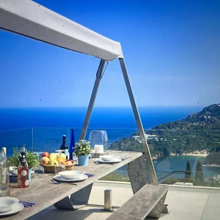 Casa Aigua Seafront * بيغور